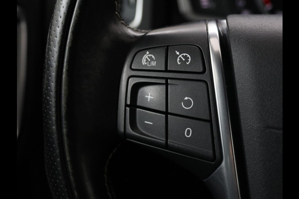 Volvo V60 2.0 T4 Sport | Stoelverwarming | Trekhaak | Xenon | Navigatie | Leder/Alcantara | PDC | Climate control | Cruise control | Bluetooth