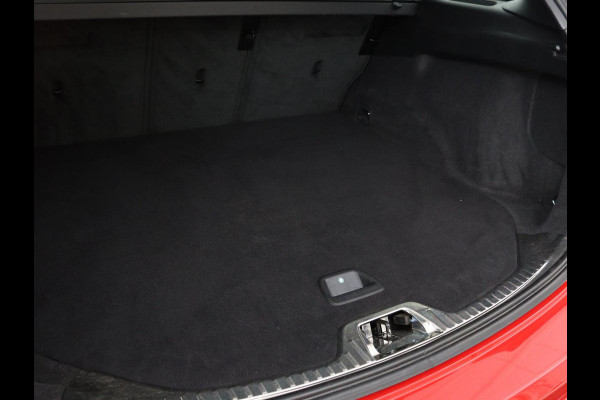 Volvo V60 2.0 T4 Sport | Stoelverwarming | Trekhaak | Xenon | Navigatie | Leder/Alcantara | PDC | Climate control | Cruise control | Bluetooth
