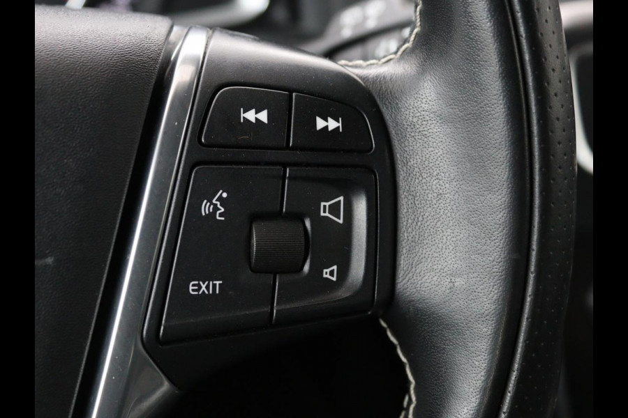 Volvo V60 2.0 T4 Sport | Stoelverwarming | Trekhaak | Xenon | Navigatie | Leder/Alcantara | PDC | Climate control | Cruise control | Bluetooth