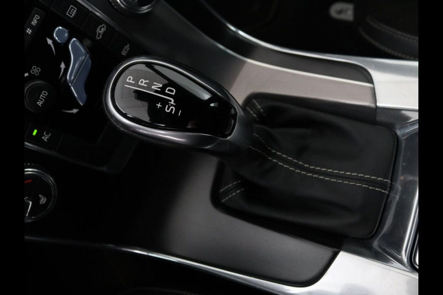 Volvo V60 2.0 T4 Sport | Stoelverwarming | Trekhaak | Xenon | Navigatie | Leder/Alcantara | PDC | Climate control | Cruise control | Bluetooth
