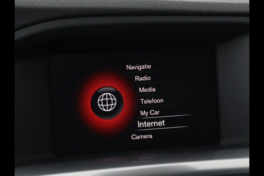 Volvo V60 2.0 T4 Sport | Stoelverwarming | Trekhaak | Xenon | Navigatie | Leder/Alcantara | PDC | Climate control | Cruise control | Bluetooth
