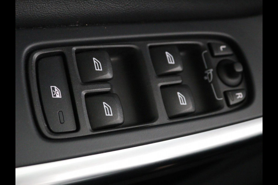 Volvo V60 2.0 T4 Sport | Stoelverwarming | Trekhaak | Xenon | Navigatie | Leder/Alcantara | PDC | Climate control | Cruise control | Bluetooth