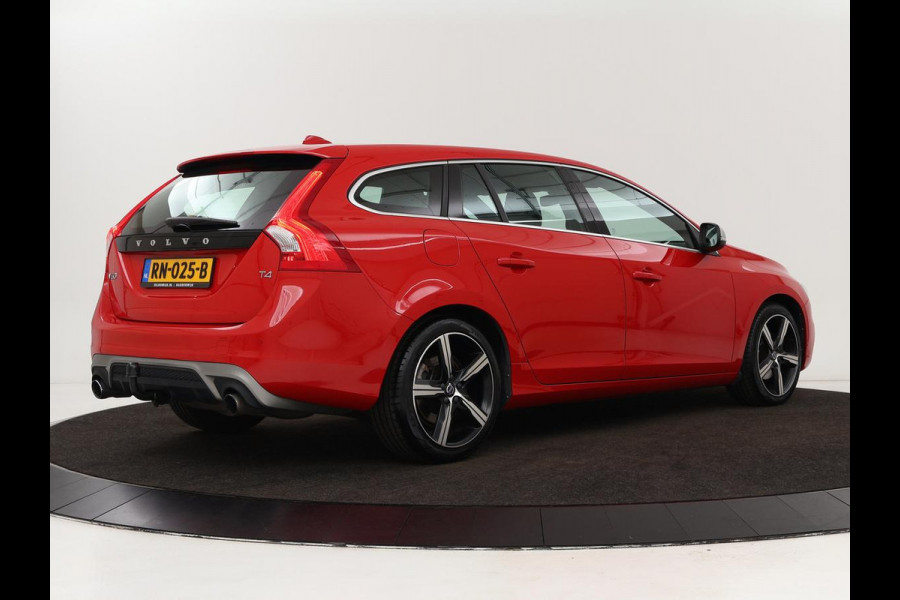 Volvo V60 2.0 T4 Sport | Stoelverwarming | Trekhaak | Xenon | Navigatie | Leder/Alcantara | PDC | Climate control | Cruise control | Bluetooth
