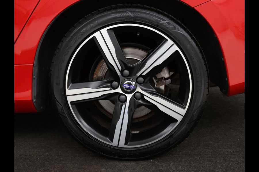 Volvo V60 2.0 T4 Sport | Stoelverwarming | Trekhaak | Xenon | Navigatie | Leder/Alcantara | PDC | Climate control | Cruise control | Bluetooth