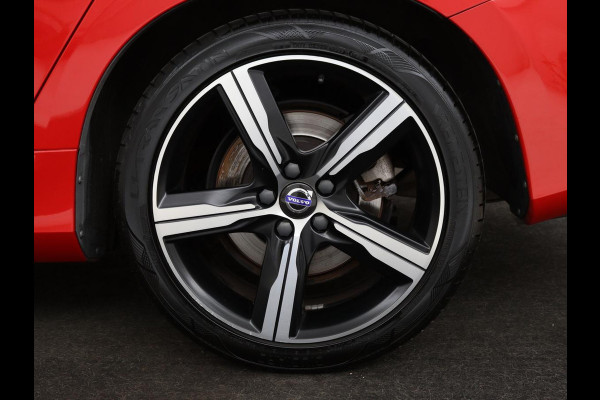 Volvo V60 2.0 T4 Sport | Stoelverwarming | Trekhaak | Xenon | Navigatie | Leder/Alcantara | PDC | Climate control | Cruise control | Bluetooth