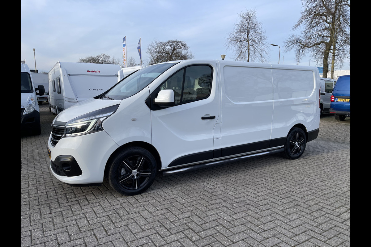 Renault Trafic 2.0 dCi 120pk T29 L2H1 Comfort / vaste prijs rijklaar € 19.950 ex btw / lease vanaf € 375 / 17 inch velgen / trekhaak / airco / cruise / camera / navi / euro 6 diesel Renault Trafic 2.0 dCi 120pk T29 L2H1 Comfort / vaste prijs rijklaar € 19.950 ex btw / lease vanaf € 375 / 17 inch velgen / trekhaak / airco / cruise / camera / navi / euro 6 diesel