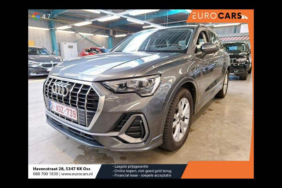 Audi Q3 35 TFSI S Line Climate control Adaptive cruise control Navigatie LED Trekhaak Panorama dak Parkeersensoren + camera Apple Carplay/ Android Auto