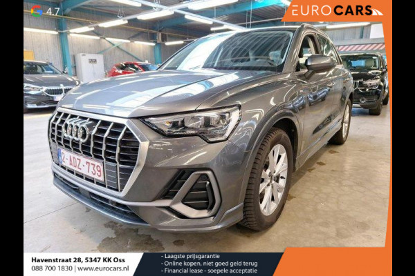 Audi Q3 35 TFSI S Line Climate control Adaptive cruise control Navigatie LED Trekhaak Panorama dak Parkeersensoren + camera Apple Carplay/ Android Auto