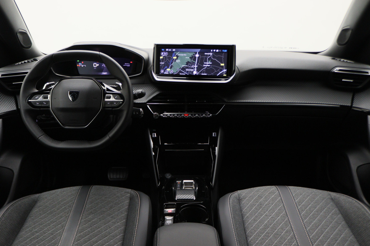 Peugeot 2008 1.2 Hybrid 136 Allure Climate, ACC, Camera Voor & Achter, Apple Carplay, LED, PDC, 17'' Peugeot 2008 1.2 Hybrid 136 Allure Climate, ACC, Camera Voor & Achter, Apple Carplay, LED, PDC, 17''