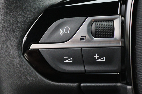 Peugeot 2008 1.2 Hybrid 136 Allure Climate, ACC, Camera Voor & Achter, Apple Carplay, LED, PDC, 17''
