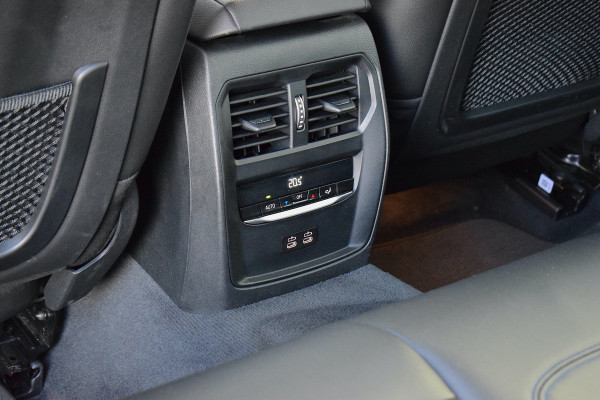 BMW 3-serie 330e High Executive | M-Sport | Shadow Line | Half Leer | Virtual