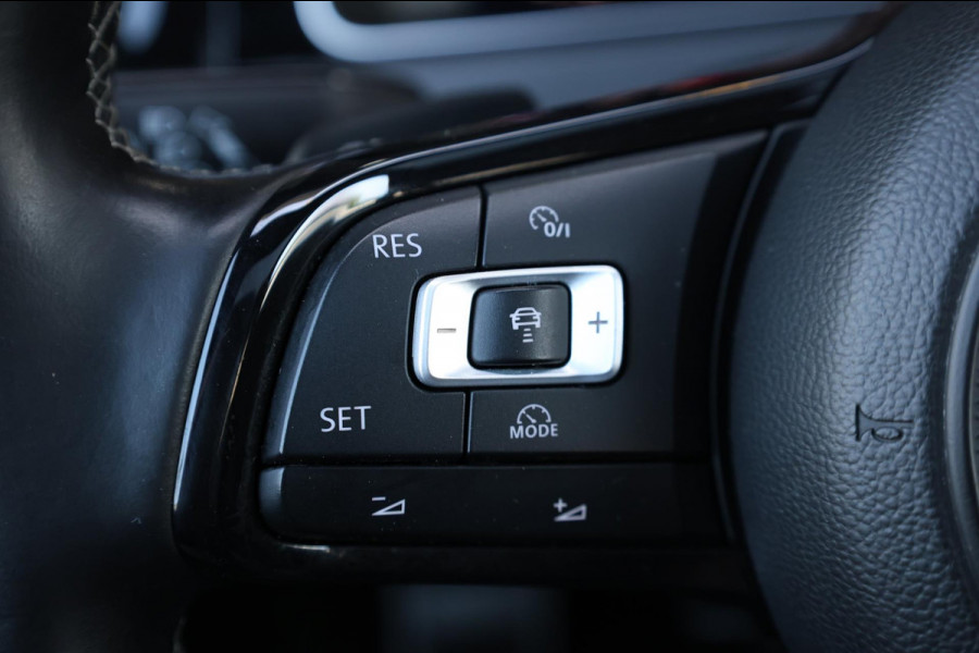 Volkswagen Golf 2.0 TSI 4Motion R 300PK LED/VIRTUAL/PANO/LEER+S.VERWARMING/DYNAUDIO/19" LMV/CAM/ACC/ECC/12 MDN GARANTIE!