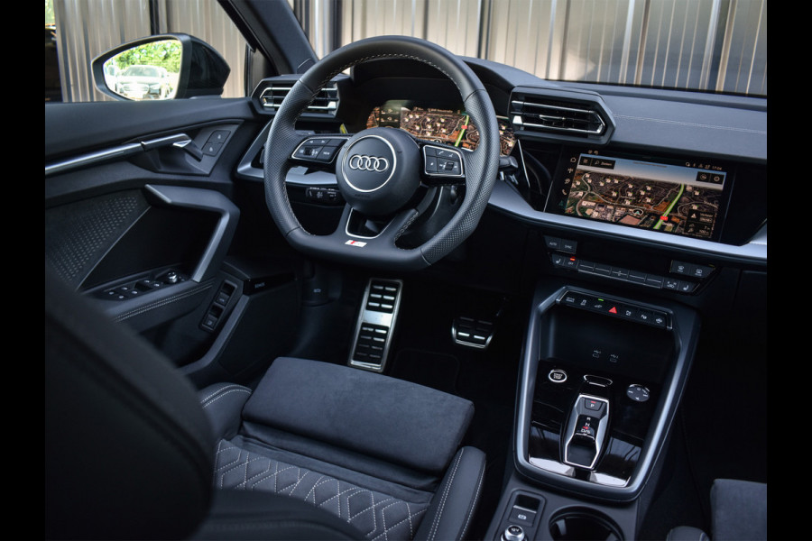 Audi A3 Sportback 45 TFSI e S EDITION COMPETITION | PANORAMADAK | S-SEATS | ADAPTIVE CRUISE | SONOS SOUND | CAMERA | BLACK-OPTIC | AMBIA