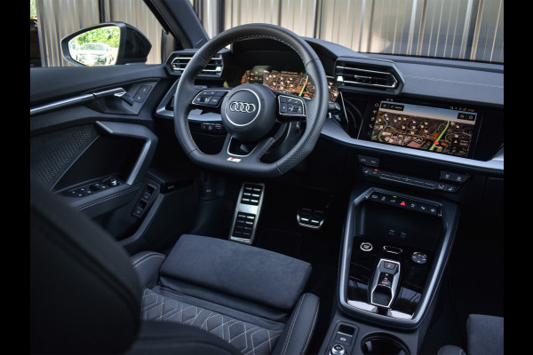 Audi A3 Sportback 45 TFSI e S EDITION COMPETITION | PANORAMADAK | S-SEATS | ADAPTIVE CRUISE | SONOS SOUND | CAMERA | BLACK-OPTIC | AMBIA
