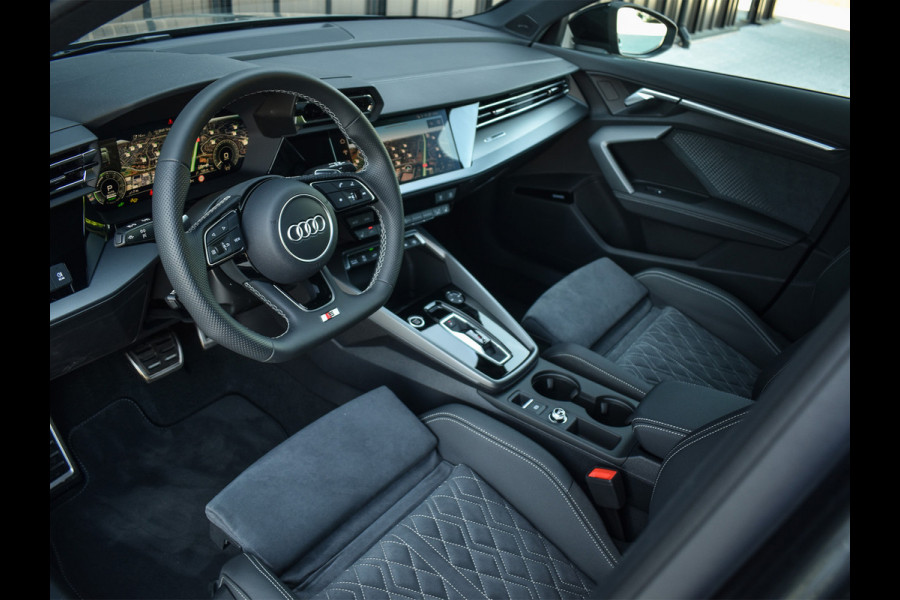 Audi A3 Sportback 45 TFSI e S EDITION COMPETITION | PANORAMADAK | S-SEATS | ADAPTIVE CRUISE | SONOS SOUND | CAMERA | BLACK-OPTIC | AMBIA