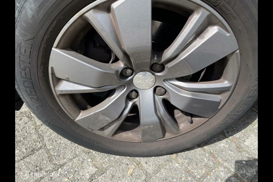 Peugeot 2008 1.2 PureTech Blue Lion automaat