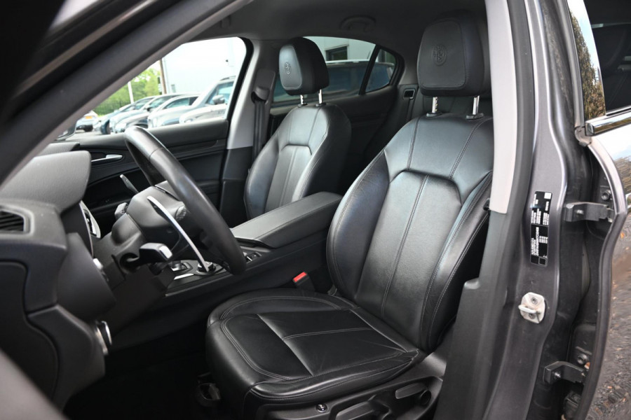 Alfa Romeo Stelvio 2.0 T AWD Q4 B-Tech 200 PK Aut. 1e Eig Xenon Leder Camera 19''