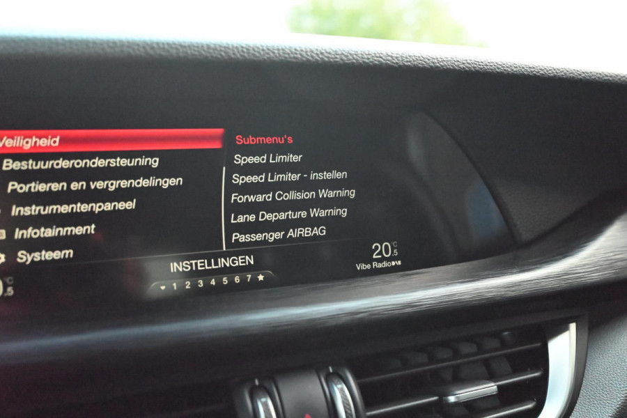 Alfa Romeo Stelvio 2.0 T AWD Q4 B-Tech 200 PK Aut. 1e Eig Xenon Leder Camera 19''