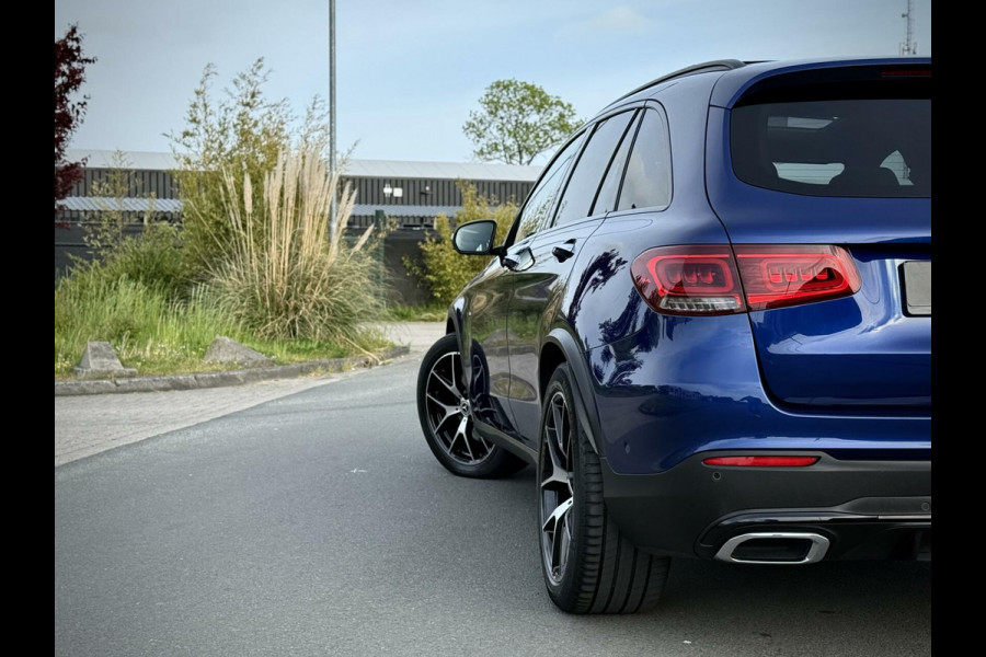 Mercedes-Benz GLC 300de 4MATIC AMG Panoramadak|Camera 360°|Burmester®|Luchtvering|Keyless|Night pakket|Trekhaak|Distronic|Multibeam LED|Sfeerverli