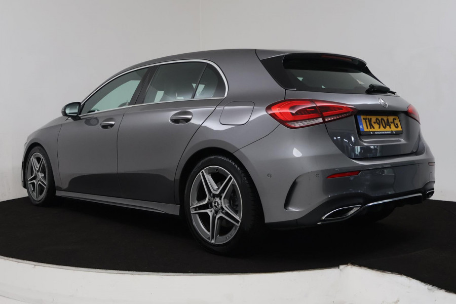 Mercedes-Benz A-Klasse 200 Launch Edition Premium (PARKEERSENSOREN, STOELVERWARMING, SFEERVERLICHTING, NAVIGATIE, CAMERA, NL-AUTO)