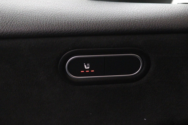Mercedes-Benz A-Klasse 200 Launch Edition Premium (PARKEERSENSOREN, STOELVERWARMING, SFEERVERLICHTING, NAVIGATIE, CAMERA, NL-AUTO)