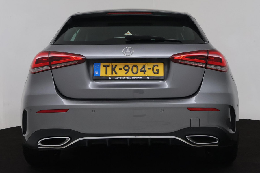 Mercedes-Benz A-Klasse 200 Launch Edition Premium (PARKEERSENSOREN, STOELVERWARMING, SFEERVERLICHTING, NAVIGATIE, CAMERA, NL-AUTO)