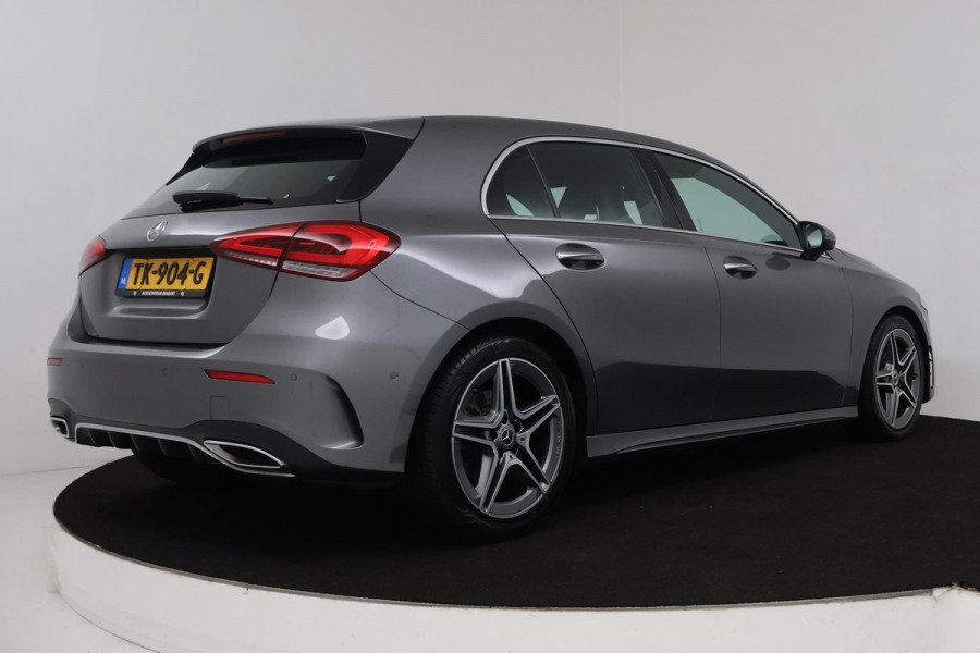 Mercedes-Benz A-Klasse 200 Launch Edition Premium (PARKEERSENSOREN, STOELVERWARMING, SFEERVERLICHTING, NAVIGATIE, CAMERA, NL-AUTO)