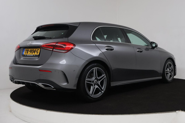 Mercedes-Benz A-Klasse 200 Launch Edition Premium (PARKEERSENSOREN, STOELVERWARMING, SFEERVERLICHTING, NAVIGATIE, CAMERA, NL-AUTO)