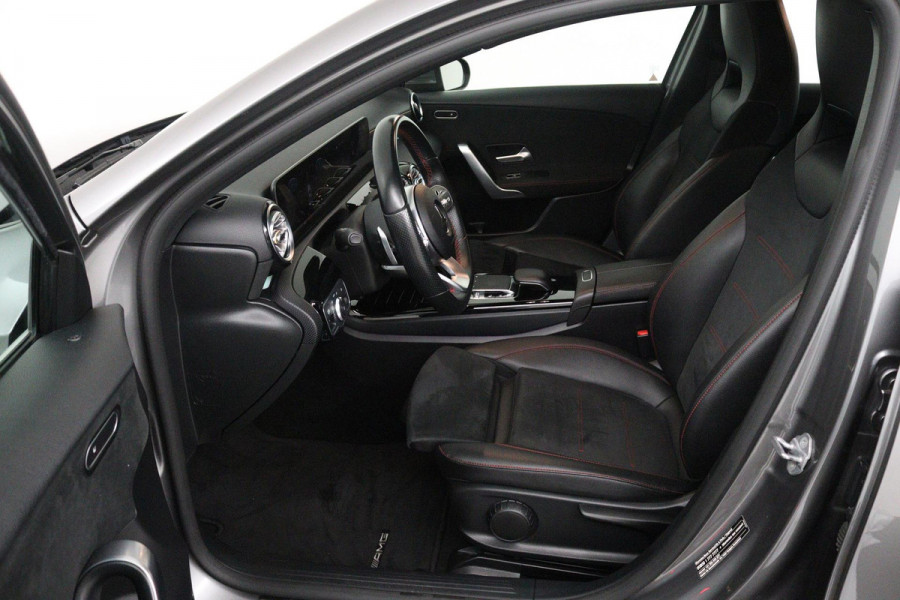 Mercedes-Benz A-Klasse 200 Launch Edition Premium (PARKEERSENSOREN, STOELVERWARMING, SFEERVERLICHTING, NAVIGATIE, CAMERA, NL-AUTO)