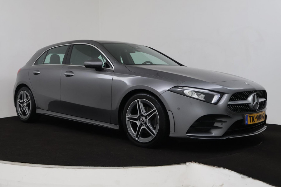 Mercedes-Benz A-Klasse 200 Launch Edition Premium (PARKEERSENSOREN, STOELVERWARMING, SFEERVERLICHTING, NAVIGATIE, CAMERA, NL-AUTO)