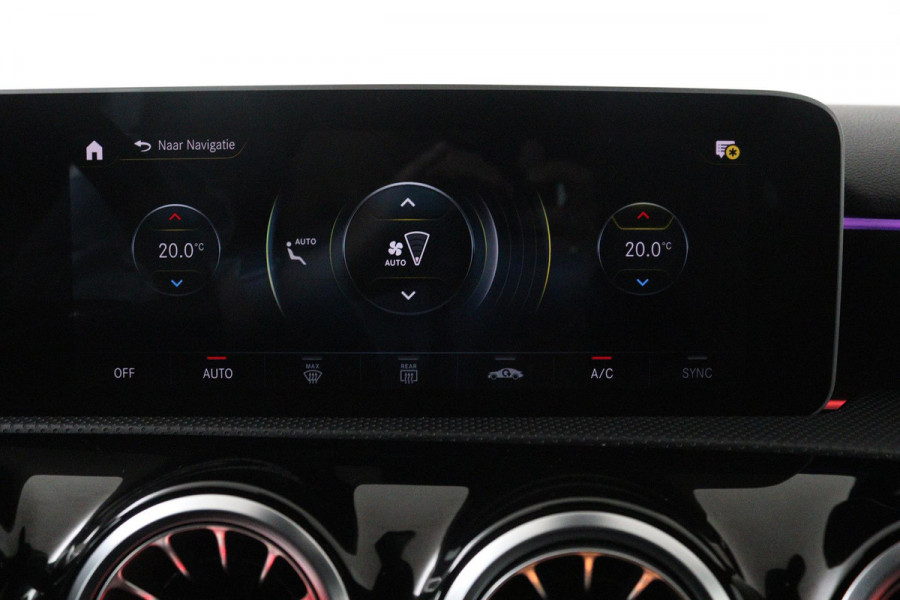 Mercedes-Benz A-Klasse 200 Launch Edition Premium (PARKEERSENSOREN, STOELVERWARMING, SFEERVERLICHTING, NAVIGATIE, CAMERA, NL-AUTO)