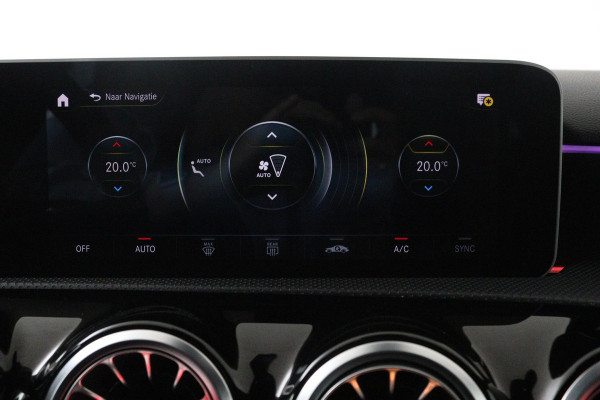 Mercedes-Benz A-Klasse 200 Launch Edition Premium (PARKEERSENSOREN, STOELVERWARMING, SFEERVERLICHTING, NAVIGATIE, CAMERA, NL-AUTO)