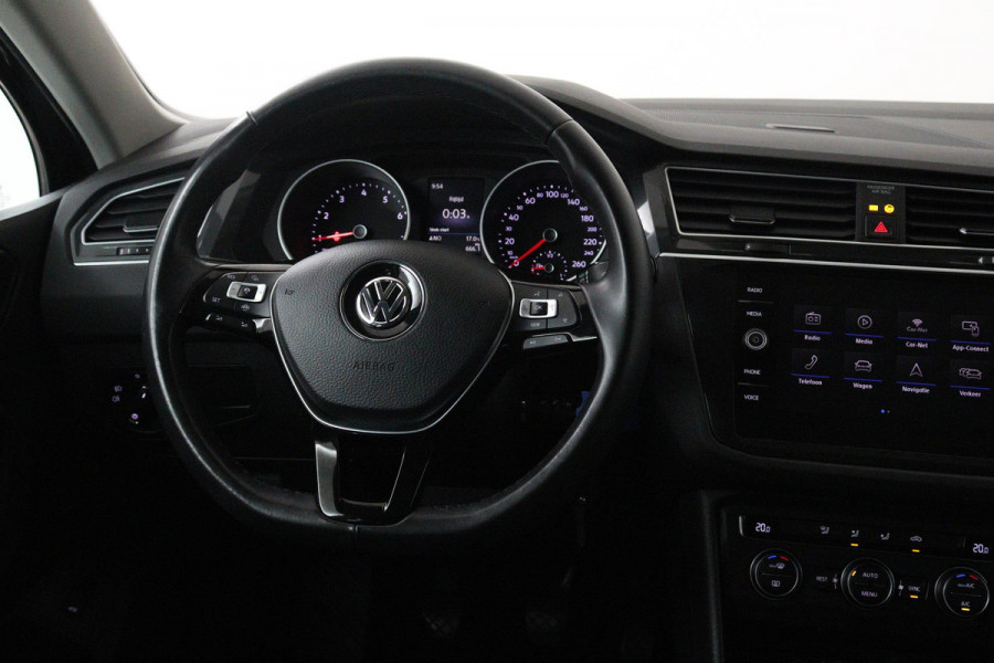 Volkswagen Tiguan 1.5 TSI Comfortline Business (TREKHAAK, PARKEERSENSOREN, NAVIGATIE, CRUISE ADAPTIEF, NL-AUTO, GOED ONDERHOUDEN)