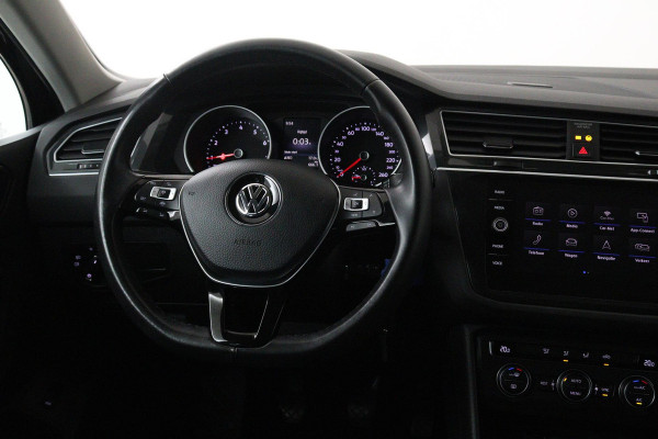 Volkswagen Tiguan 1.5 TSI Comfortline Business (TREKHAAK, PARKEERSENSOREN, NAVIGATIE, CRUISE ADAPTIEF, NL-AUTO, GOED ONDERHOUDEN)