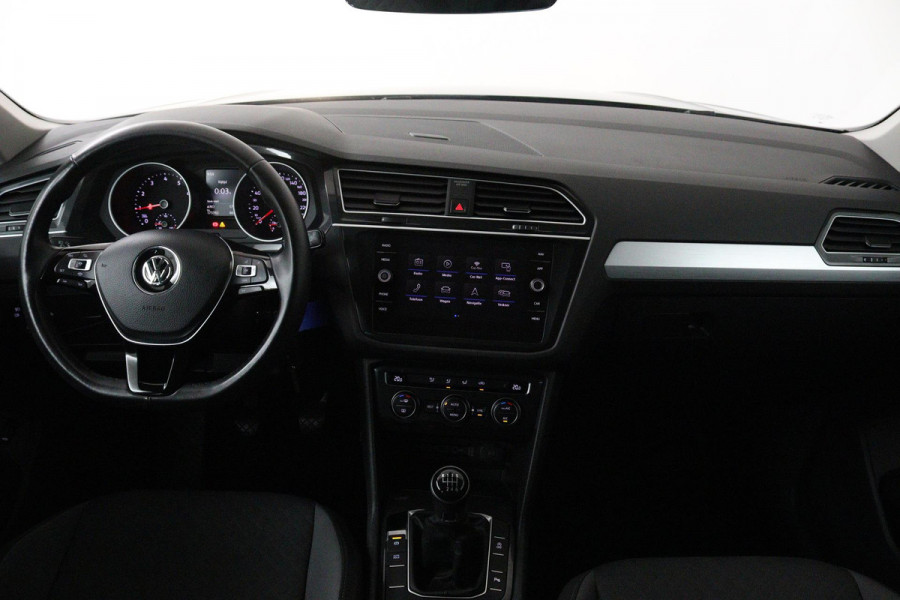 Volkswagen Tiguan 1.5 TSI Comfortline Business (TREKHAAK, PARKEERSENSOREN, NAVIGATIE, CRUISE ADAPTIEF, NL-AUTO, GOED ONDERHOUDEN)