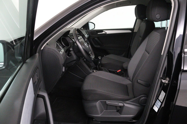 Volkswagen Tiguan 1.5 TSI Comfortline Business (TREKHAAK, PARKEERSENSOREN, NAVIGATIE, CRUISE ADAPTIEF, NL-AUTO, GOED ONDERHOUDEN)