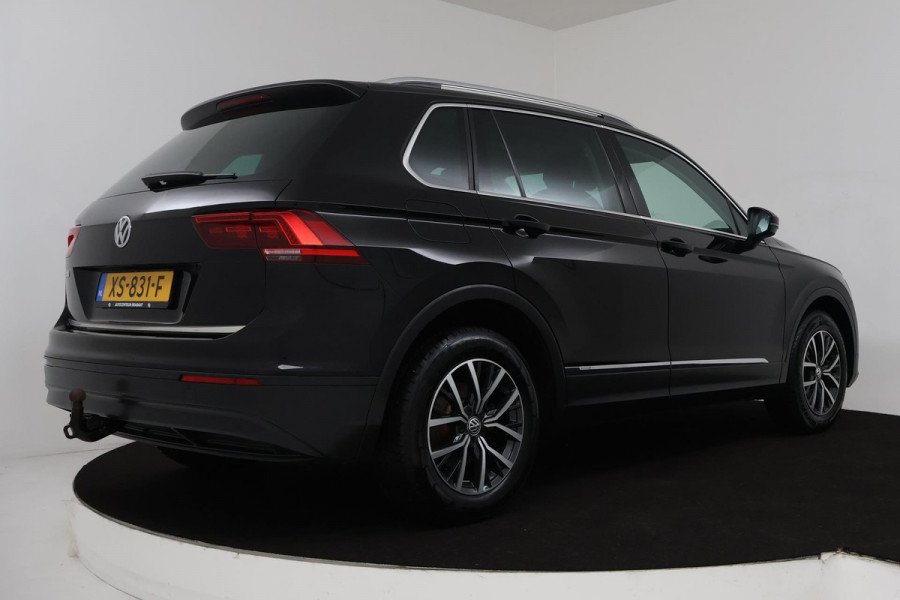 Volkswagen Tiguan 1.5 TSI Comfortline Business (TREKHAAK, PARKEERSENSOREN, NAVIGATIE, CRUISE ADAPTIEF, NL-AUTO, GOED ONDERHOUDEN)