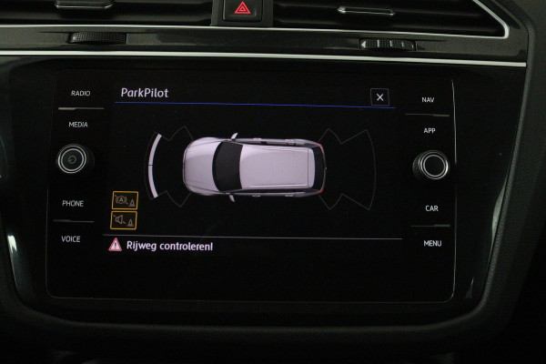 Volkswagen Tiguan 1.5 TSI Comfortline Business (TREKHAAK, PARKEERSENSOREN, NAVIGATIE, CRUISE ADAPTIEF, NL-AUTO, GOED ONDERHOUDEN)