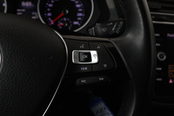 Volkswagen Tiguan 1.5 TSI Comfortline Business (TREKHAAK, PARKEERSENSOREN, NAVIGATIE, CRUISE ADAPTIEF, NL-AUTO, GOED ONDERHOUDEN)