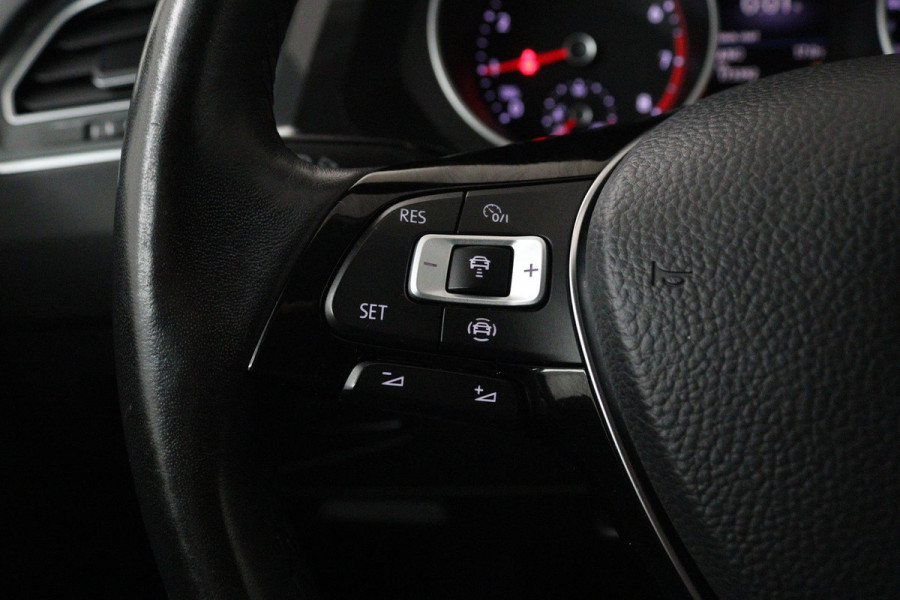 Volkswagen Tiguan 1.5 TSI Comfortline Business (TREKHAAK, PARKEERSENSOREN, NAVIGATIE, CRUISE ADAPTIEF, NL-AUTO, GOED ONDERHOUDEN)