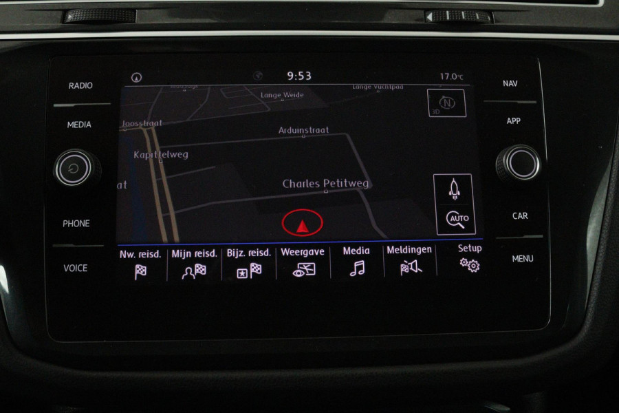 Volkswagen Tiguan 1.5 TSI Comfortline Business (TREKHAAK, PARKEERSENSOREN, NAVIGATIE, CRUISE ADAPTIEF, NL-AUTO, GOED ONDERHOUDEN)