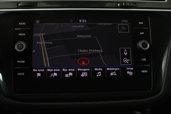 Volkswagen Tiguan 1.5 TSI Comfortline Business (TREKHAAK, PARKEERSENSOREN, NAVIGATIE, CRUISE ADAPTIEF, NL-AUTO, GOED ONDERHOUDEN)