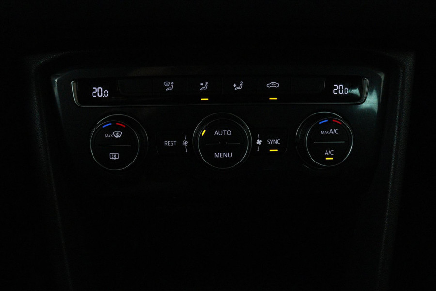 Volkswagen Tiguan 1.5 TSI Comfortline Business (TREKHAAK, PARKEERSENSOREN, NAVIGATIE, CRUISE ADAPTIEF, NL-AUTO, GOED ONDERHOUDEN)