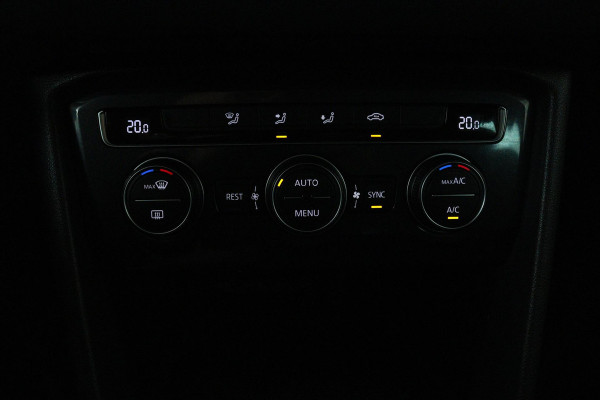 Volkswagen Tiguan 1.5 TSI Comfortline Business (TREKHAAK, PARKEERSENSOREN, NAVIGATIE, CRUISE ADAPTIEF, NL-AUTO, GOED ONDERHOUDEN)
