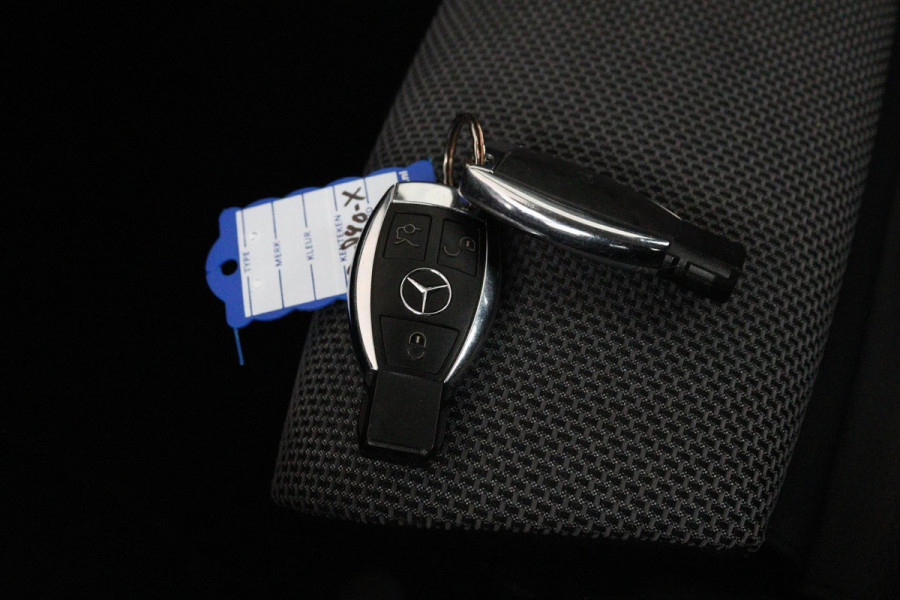 Mercedes-Benz C-Klasse Estate 180 Premium Plus (PARKEERSENSOREN, LANE-ASSIST, CRUISE, ACHTERUITRIJCAMERA, ELEKTR STOELEN)