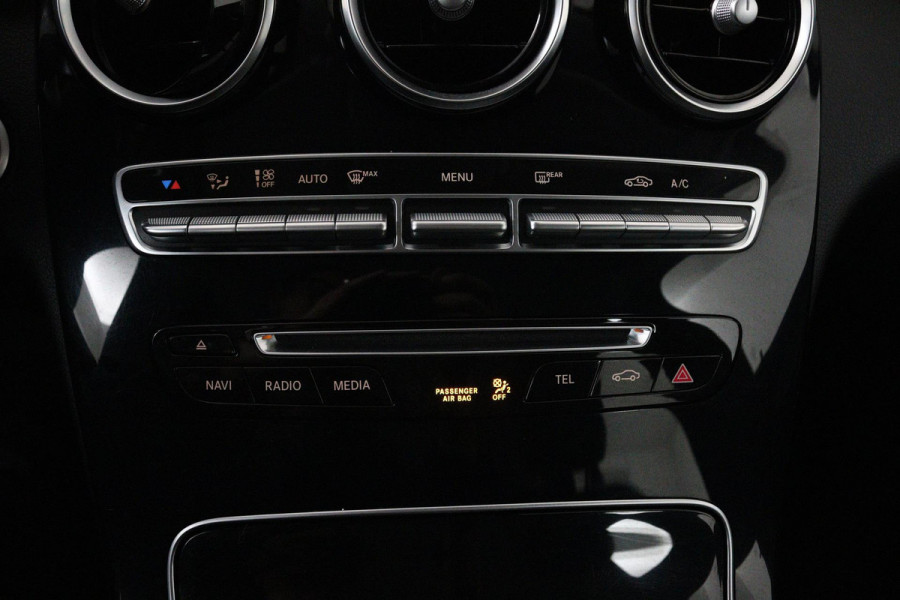 Mercedes-Benz C-Klasse Estate 180 Premium Plus (PARKEERSENSOREN, LANE-ASSIST, CRUISE, ACHTERUITRIJCAMERA, ELEKTR STOELEN)