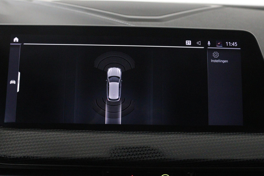 BMW 1-serie 118i Executive Edition Sport Automaat (NAVIGATIE, PARKEERSENSOREN, LED, CARPLAY, SPORTSTOELEN)