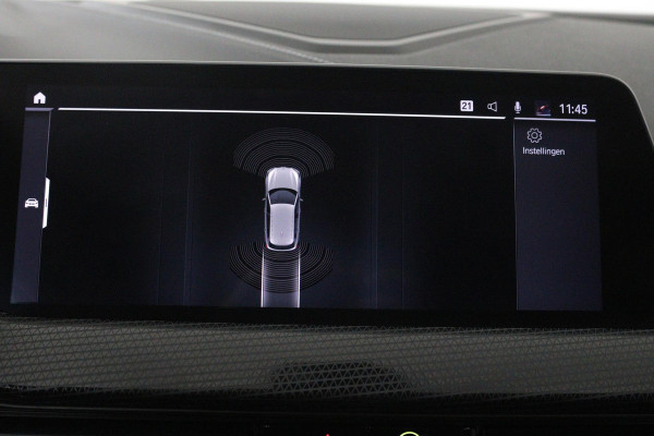 BMW 1-serie 118i Executive Edition Sport Automaat (NAVIGATIE, PARKEERSENSOREN, LED, CARPLAY, SPORTSTOELEN)