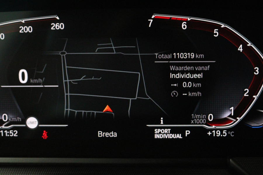 BMW 1-serie 118i Executive Edition Sport Automaat (NAVIGATIE, PARKEERSENSOREN, LED, CARPLAY, SPORTSTOELEN)