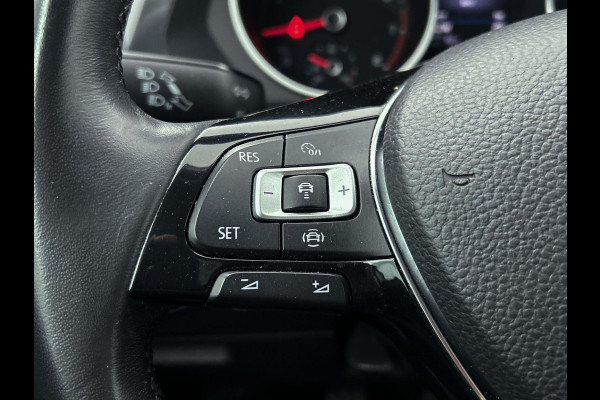Volkswagen Tiguan 1.5 TSI Comfortline (NAVIGATIE, ELEKT. INKLAPBARE TREKHAAK, PARKEERSENSOREN, CLIMA, CARPLAY, 1e EIGENAAR)